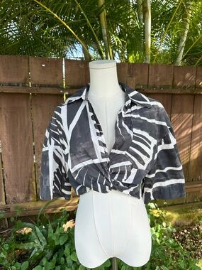 Zara Printed Cropped Collared Shirt Size M